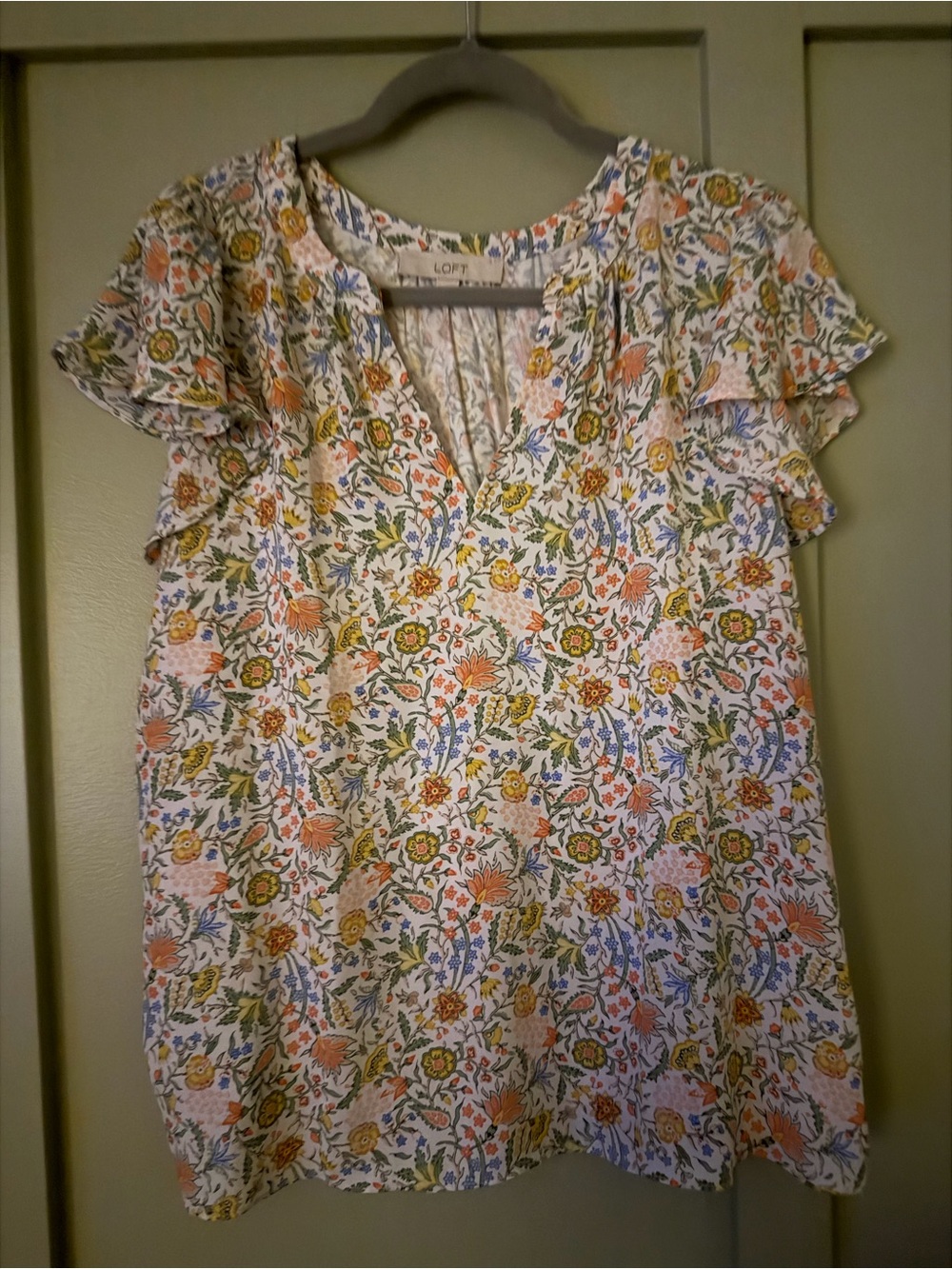 LOFT Cream Floral V-Neck Flutter Sleeve Blouse
